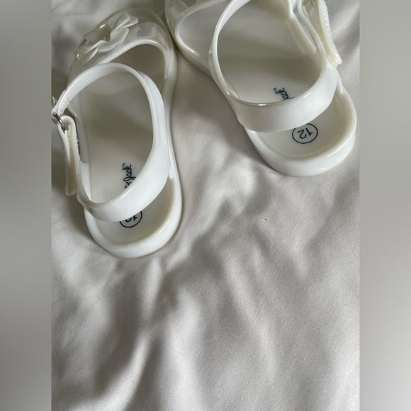Cat & Jack Iridescent White Kids Sandals - Picture 3 of 4